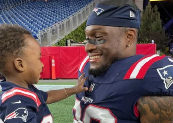 New England Patriots, Mack Wilson, Deuce, first steps, Gillette Stadium, son